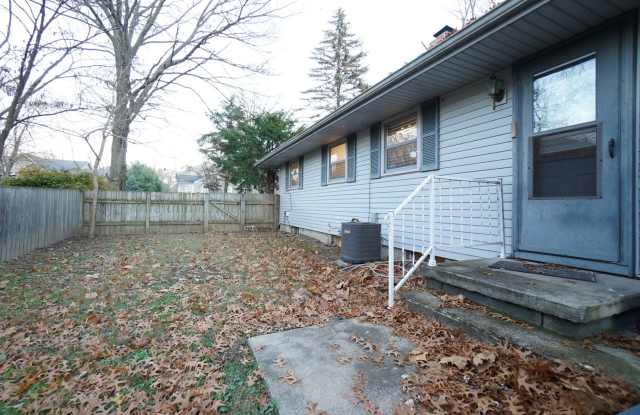 4 Bedroom 2 Bathroom FULLY FURNISHED Home with Fenced in Backyard and 2 Car Garage- UTILITIES INCLUDED photos photos