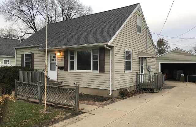 32 Wilson Avenue Southwest - 32 Wilson Avenue Southwest, Cedar Rapids, IA 52404