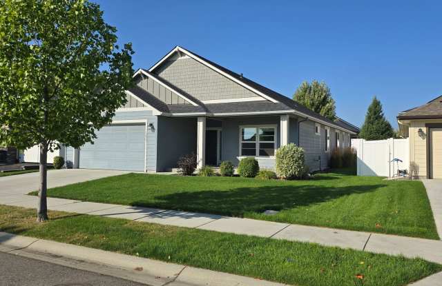 Immaculate Custom 3 bdrm Home for rent in the Montrose developement! photos photos