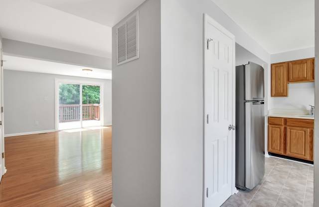 13 Tottenham Ct Gallery 2