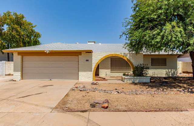 LOCATION AND POOL!!! 3 bedroom, 2 bath in Glendale! photos photos