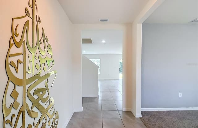 7737 ROSEWOOD GARDEN Loop Gallery 3