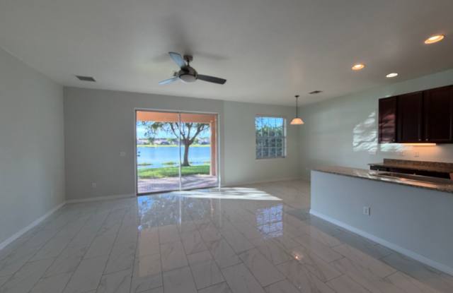 ANNUAL RENTAL - 3 BED / 2 BATH SINGLE FAMILY HOME ATTACHED 2 CAR GARAGE IN VALENCIA COUNTRY CLUB Gallery 4