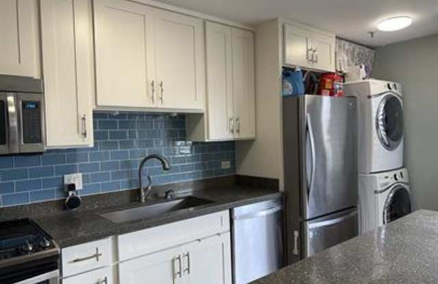 Available now | A Unfurnished 2 Bedroom, 1 Bath Apartment with 1 Assigned parking in Alexander Towers photos photos