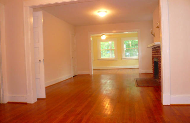 411 LAKE AVENUE E Gallery 2
