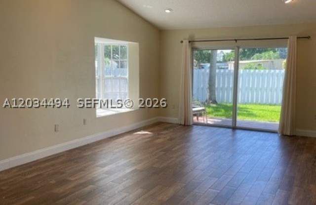 11160 SW 11th Pl Gallery 4