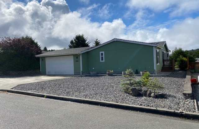 AVAILABLE September 15th! An Outdoor Entertainer's Dream on the Majestic Oregon Coast! photos photos