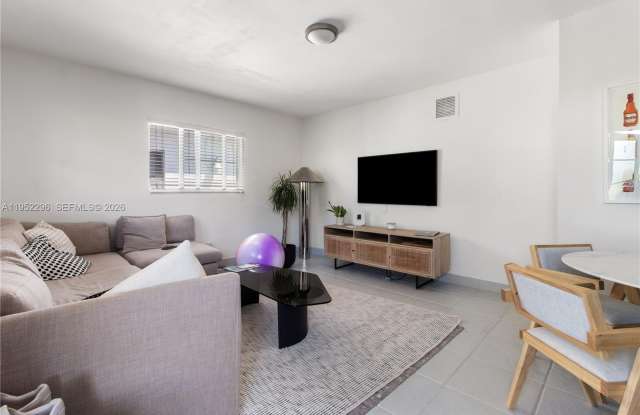 1050 7th St photos photos