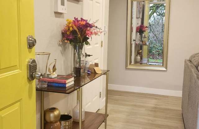 Renovated 4-Bedroom Single-Level Home in Quiet Kent Central Location photos photos