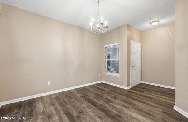Ground Floor 2 bedroom 2 bathroom Condo in Gated Community with Amenities Gallery 3