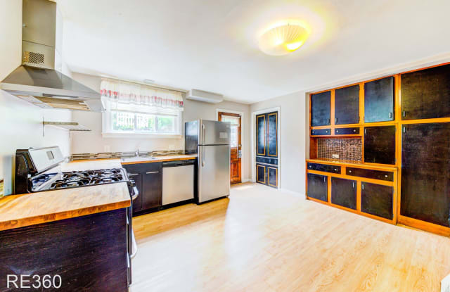 1008 East Warrington Ave South Side Slopes - 1008 East Warrington Avenue, Pittsburgh, PA 15210