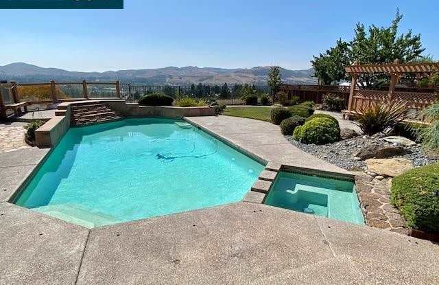 254 Canyon Lakes Pl Gallery 3