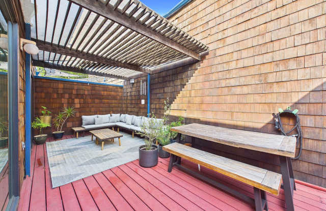 Rarely available Redwood Heights townhome with sweeping views of Oakland and San Francisco. photos photos
