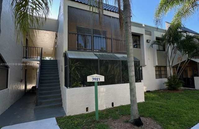 7921 SW 104th St photos photos