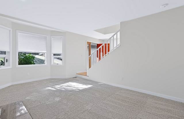 4Bd/2.5Ba Kirkland Home Gallery 4