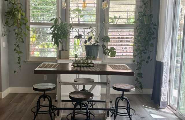 Cute As A Bug 3/2 Natomas Home!  (Please see attached info for viewings! photos photos