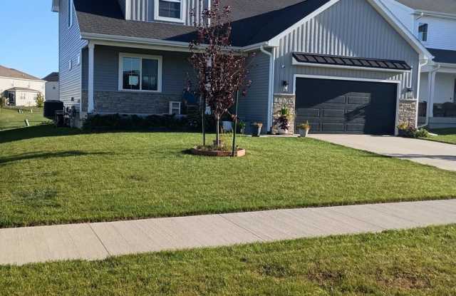 Spacious 5BR House in Waukee Gallery 1