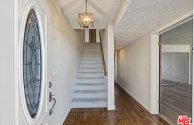 4238 Mesa Street Gallery 2
