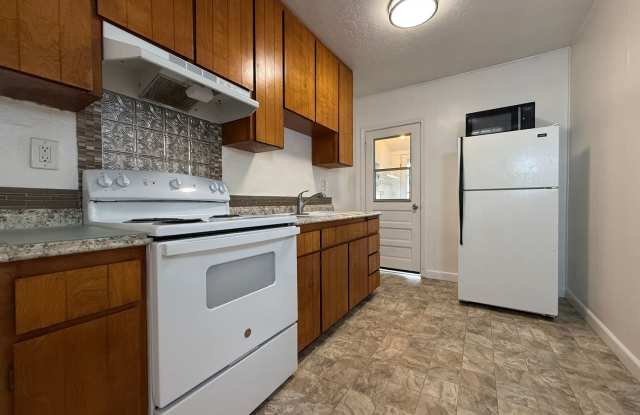 CHARMING 1 BEDROOM, 1 BATH APARTMENT LOCATED IN POPULAR OLD MILL DISTRICT photos photos