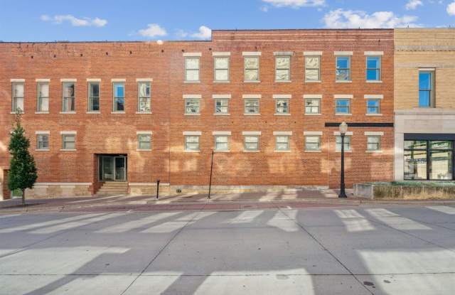 790 Main Gallery 4