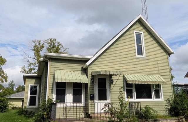 3 Bed / 1 Bath - 3-Car Garage - House photos photos