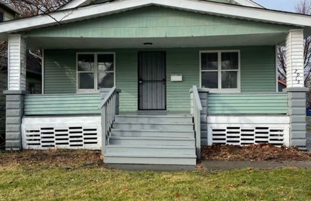 7915 Vineyard Ave - 7915 Vineyard Avenue, Cleveland, OH 44105