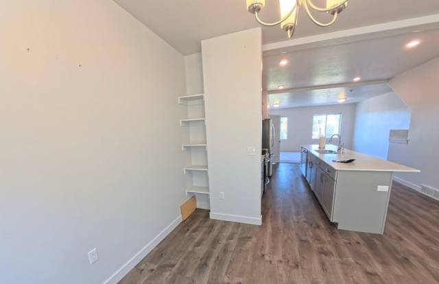 Lexington Townhome - Orem Gallery 4