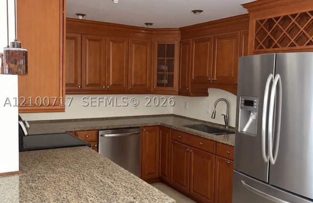 13510 NE 20th Ct Gallery 1