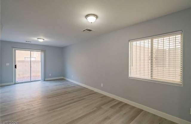 4052 EMERALD WOOD Street Gallery 4