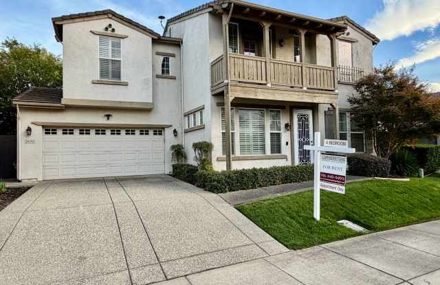 CLEAN AND SPACIOUS 4 BED, 2.5 BATH WITH COVERED BACK PATIO AND LUSH LANDSCAPING IN WESTLAKE COMMUNITY Gallery 3