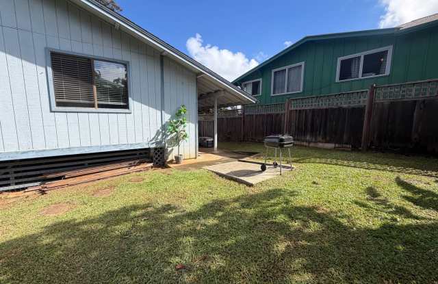 Haiku 2 bedroom with fenced yard Gallery 3