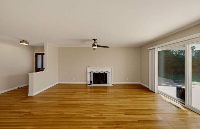 Highly Sought after Playa Del Rey Gallery 3