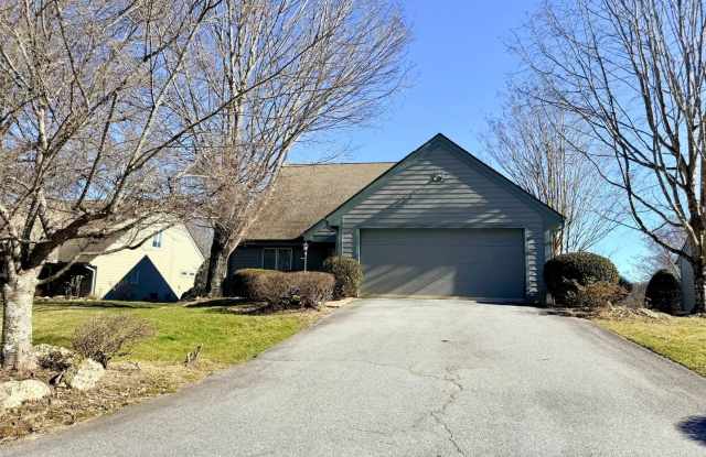Spacious Home in Kenmure - 104 Highview Lane, Flat Rock, NC 28731