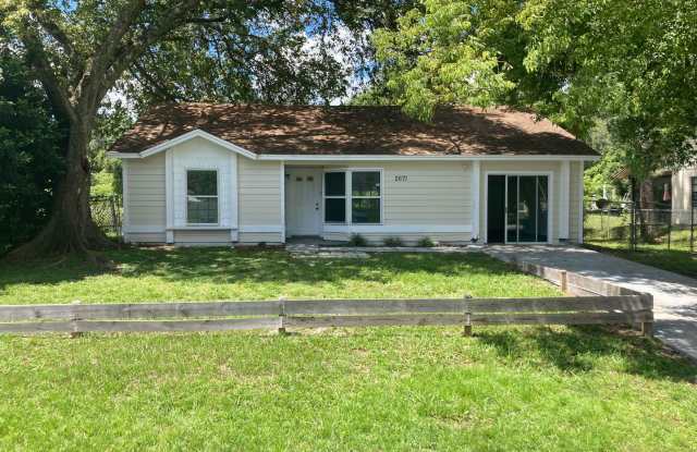 3 Bed 2 Bath Home | Pet Friendly with Fenced in Yard | Washer Dryer Hook Ups | Section 8 Welcome photos photos