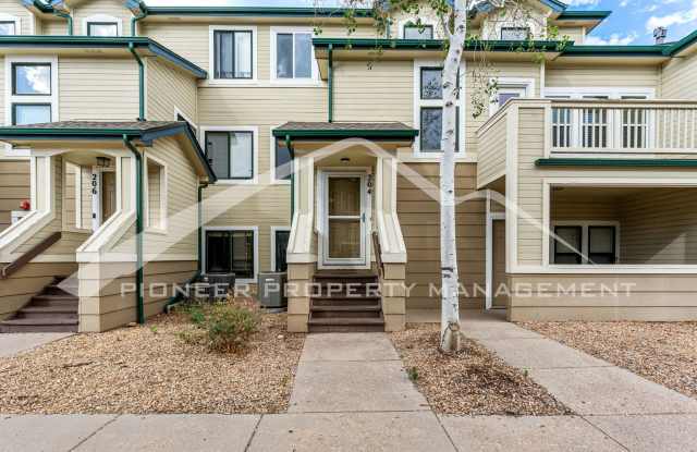 Spacious Townhouse with Washer/Dryer and Central AC photos photos