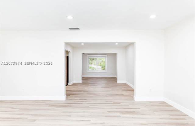 1900 NW 82nd Ter Gallery 3