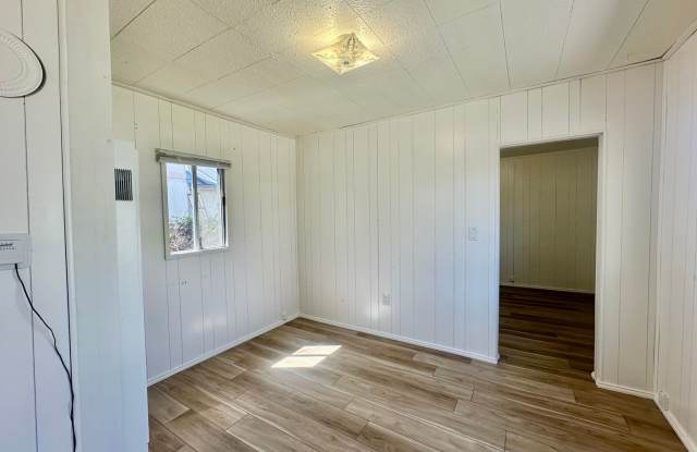 Rare 1-bedroom, 1-bathroom house located 2.5 miles from Sky Lakes Medical Center and Oregon Tech. - 315 South Eldorado Avenue, Klamath Falls, OR 97601 Rare 1-bedroom, 1-bathroom house located 2.5 miles from Sky Lakes Medical Center and Oregon Tech. - 315 South Eldorado Avenue, Klamath Falls, OR 97601