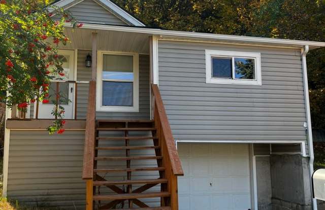 2 bedroom 1 bath house with 1 car garage located in Kellogg, Idaho - 819 West Park Avenue, Kellogg, ID 83837