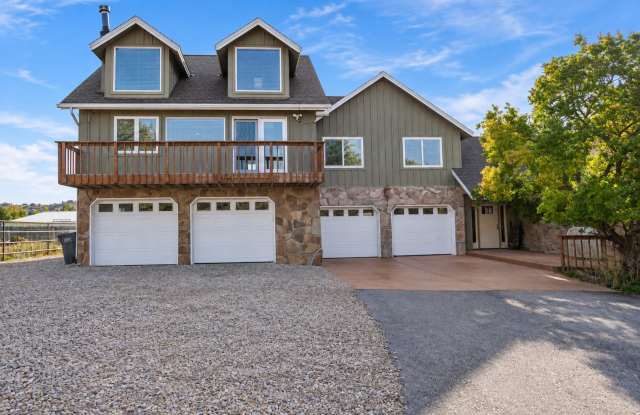 1-Bedroom with Spacious Loft on Old Ranch Road Gallery 1