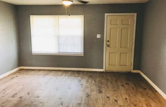 COMING SOON! Handyman Special $0 First Month's Rent / “You fix, you SAVE BIG!!” Contact Diane for details: 806 704-3055 ext 2 Gallery 4