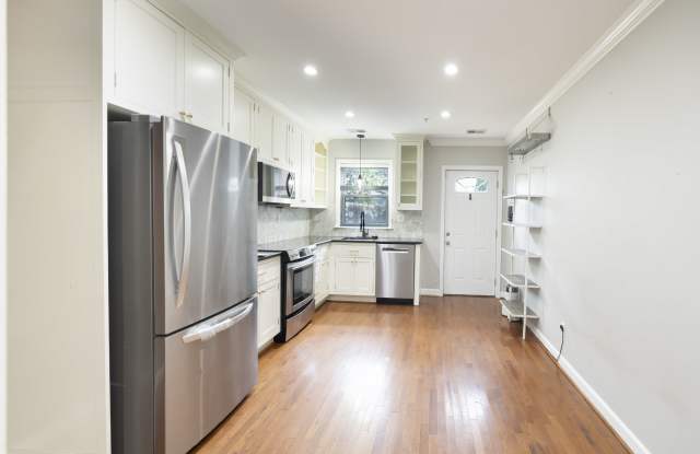 1122 K St SE photos photos