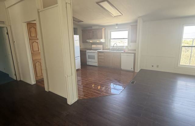 690 Maple Court Gallery 2