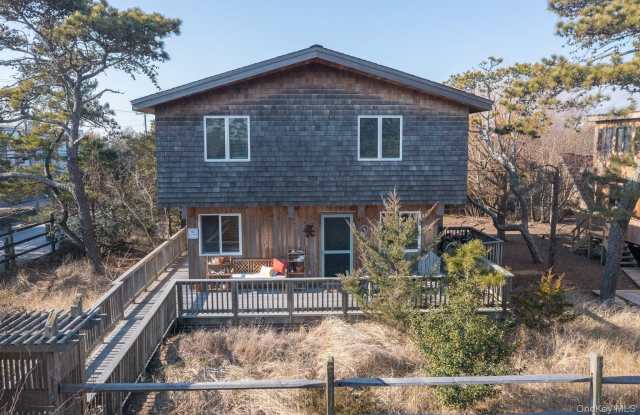 100 Clipper Roadway photos photos