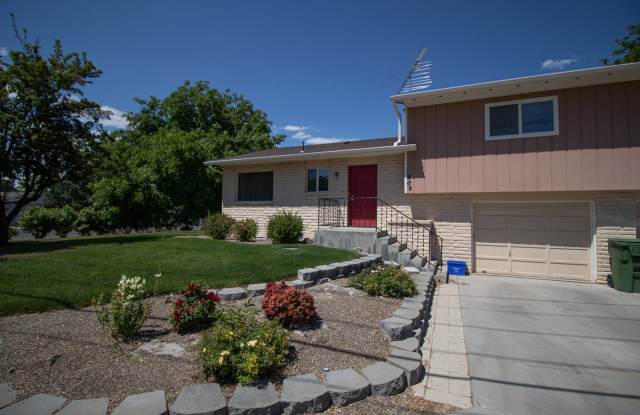 889 NW 4th Ave photos photos