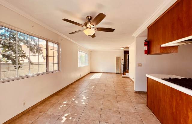 PRICE REDUCED : 3 bedroom, 2 bath house with Super large master bedroom! Gallery 3