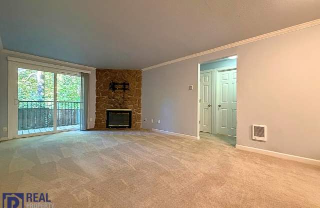 Cozy 2BD Portland Unit with Covered Parking Gallery 3