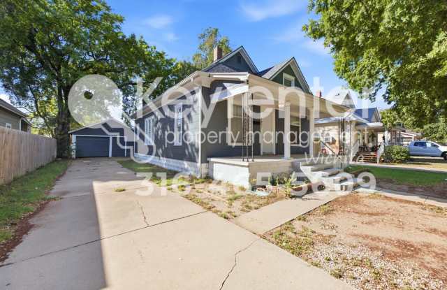 Charming 2-Bedroom Home with Detached Garage & Fenced Yard Gallery 3