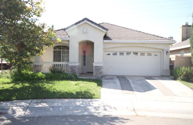 4bed | 2bath | 1715SF | 2 Car Garage | Single Story | Tenant pays $190 monthly for WS - 9417 Canmoor Circle, Elk Grove, CA 95758