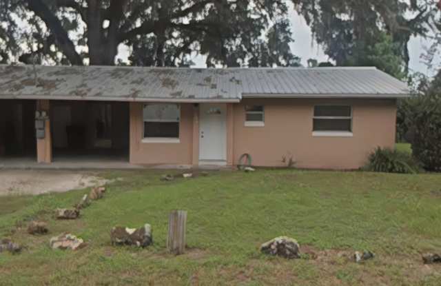 Beautifully Renovated 2/1 - Convenient Location - 1724 Southwest 7th Place, Ocala, FL 34471