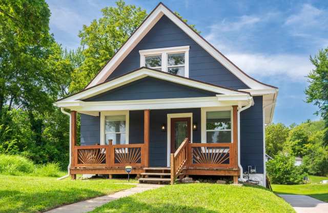 Charming 3-Bedroom Home with Spacious Layout and Bonus Utility Space photos photos